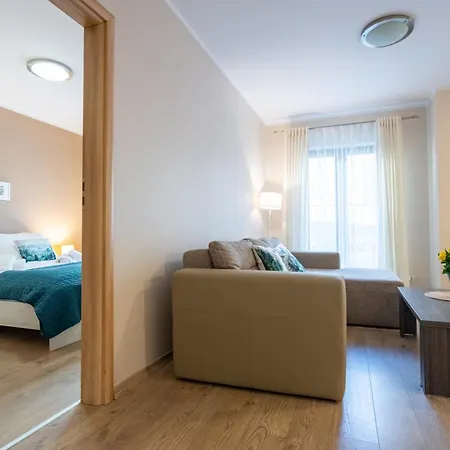 Karkonosky Apartamenty- Naturalny Czar שצ'קלארסקה פוראובה